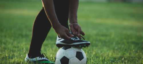 leg-on-football-tying-shoes